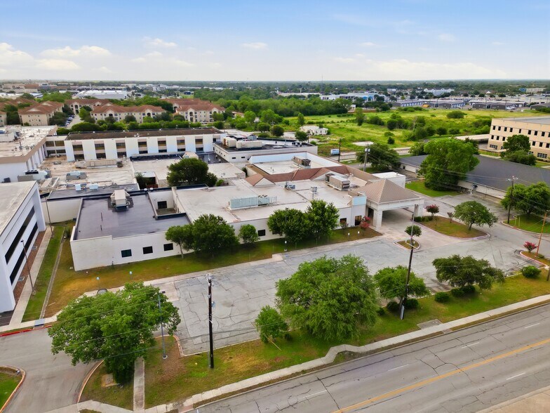 More Photos Of 7400 Barlite Blvd, San Antonio Medical For Lease