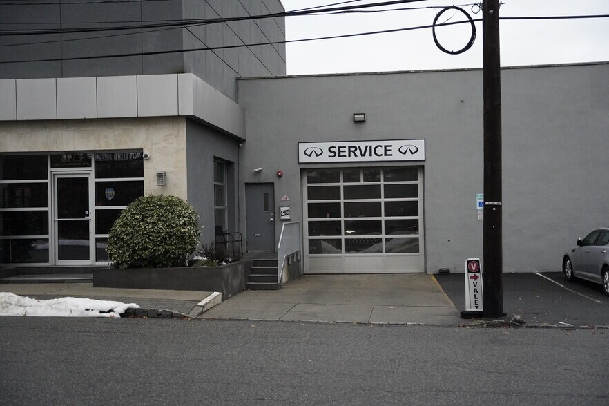 More Photos Of 60 Rockwood Pl, Englewood Auto Dealership For Lease