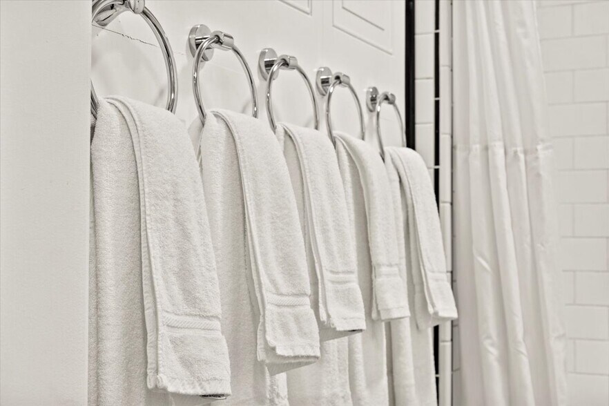 More Photos Of 49 Florida Ave, Amsterdam Hospitality For Sale