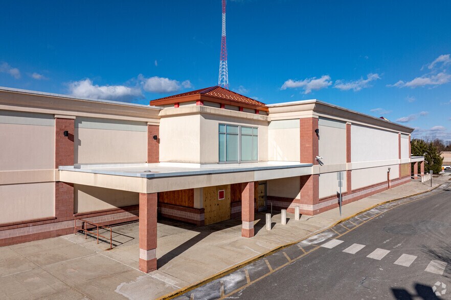 More Photos Of 1221 State Route 27, Somerset Supermarket For Lease