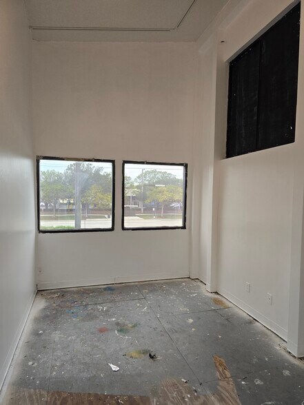 More Photos Of 5800-5820 N University Dr, Fort Lauderdale Storefront Retail Office For Lease