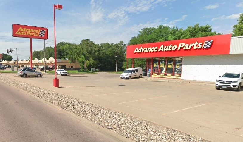 More Photos Of 2201 Hamilton Blvd, Sioux City Freestanding For Sale