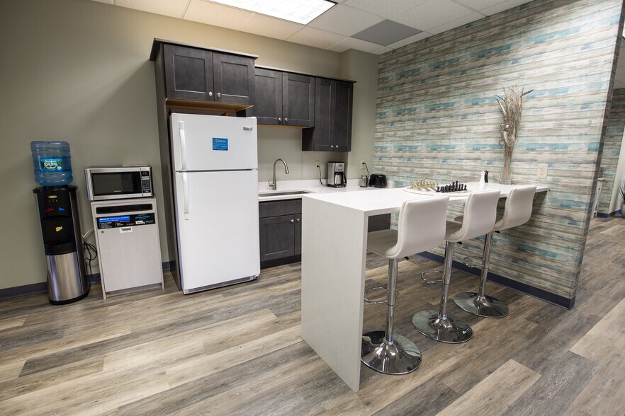 More Photos Of 100 Canal Pointe Blvd, Princeton Medical For Lease