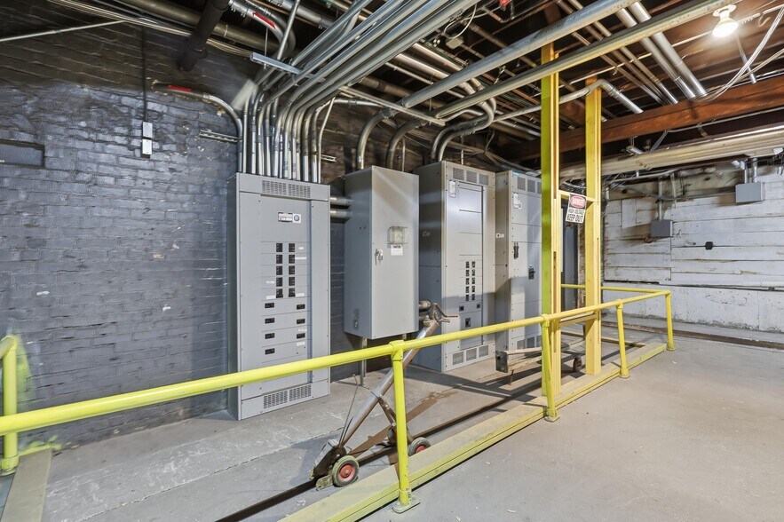 More Photos Of 117 E 4th St, Joplin Office For Sale