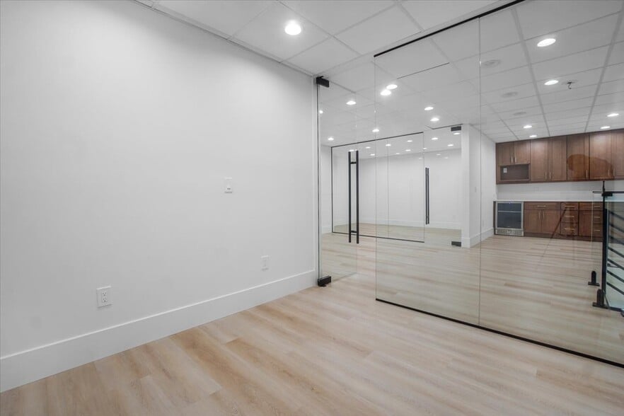 More Photos Of 1240 N Jefferson St, Anaheim Warehouse For Sale