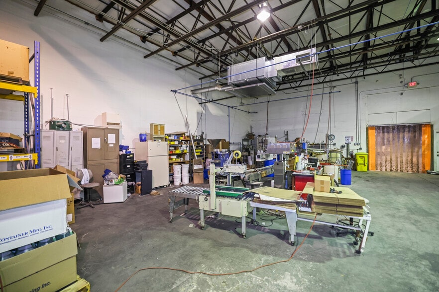 More Photos Of 1555 Sunshine Dr, Clearwater Warehouse For Sale