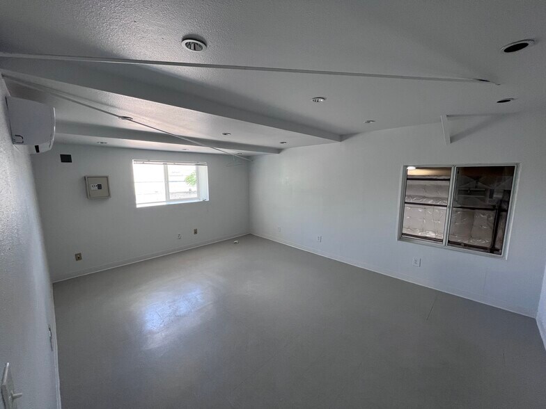 More Photos Of 811 S Santa Rita Ave, Tucson Warehouse For Lease