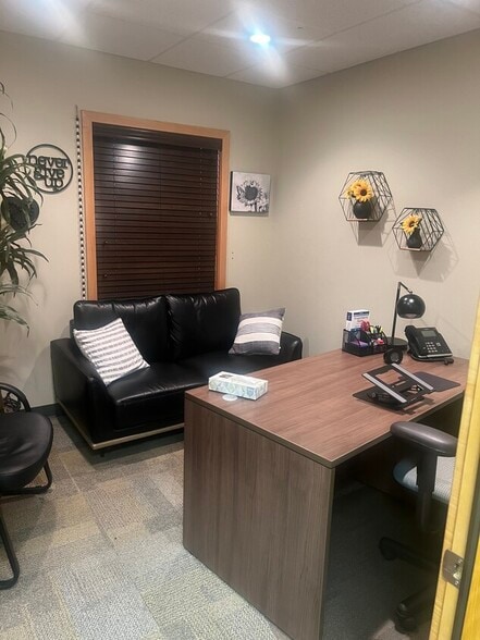 More Photos Of 2607 Washington St, Pella Medical For Lease