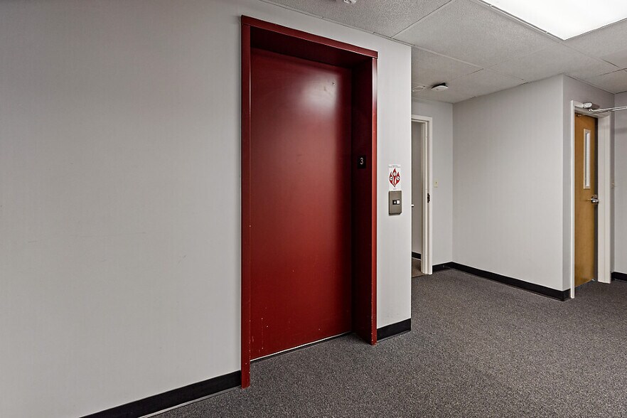 More Photos Of 323 State St, Augusta Office Residential For Sale