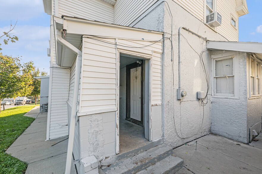 More Photos Of 2501 Poppleton Ave, Omaha Apartments For Sale