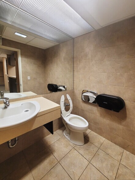 More Photos Of 5676-5678 Riverdale Ave, Bronx Office For Lease