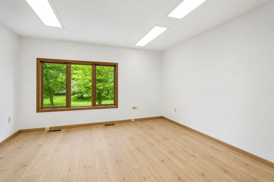 More Photos Of 328 Green Pond Rd, Hibernia Office Residential For Lease