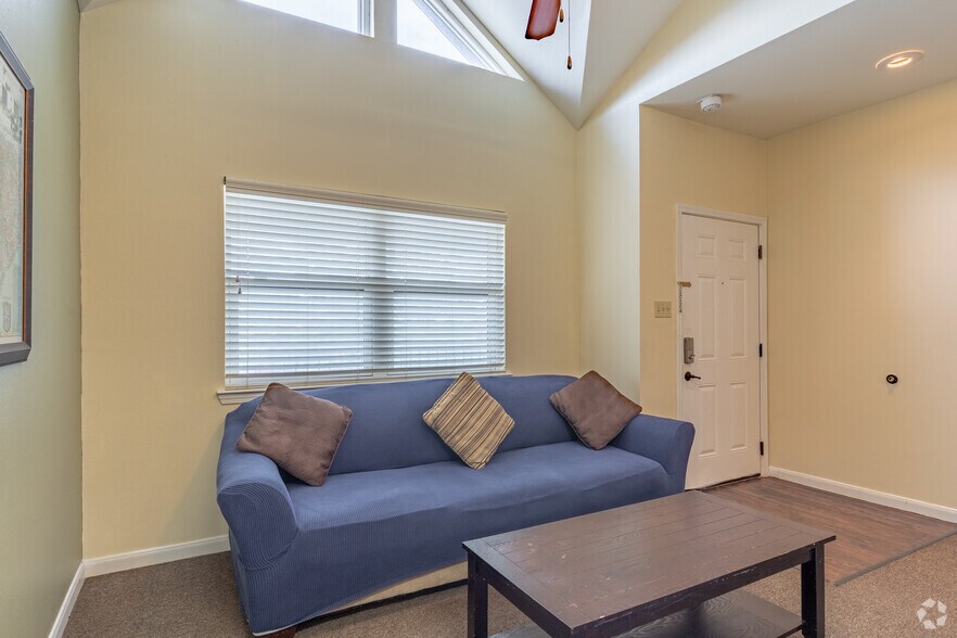 More Photos Of 4392 S Highway 181, Kenedy Apartments For Sale