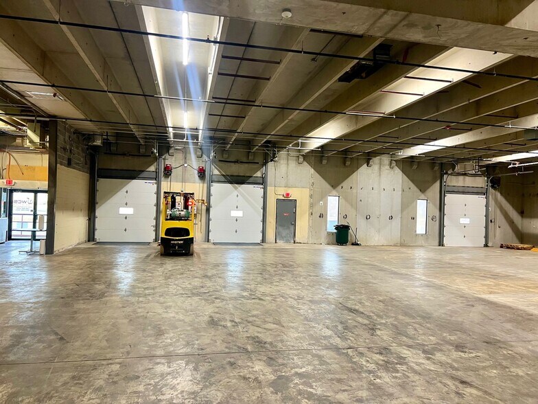 More Photos Of 188 Brooke Rd, Winchester Warehouse For Lease