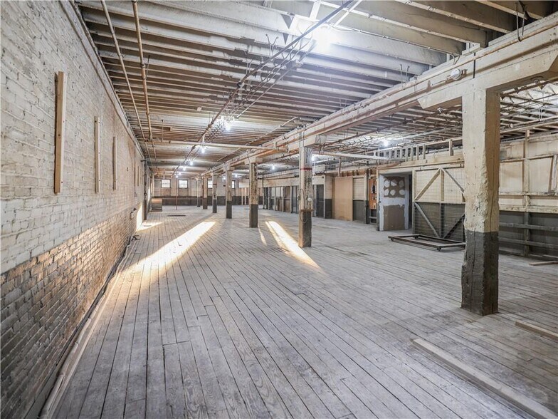 More Photos Of Ahlers Way, Pittsburgh Warehouse For Lease
