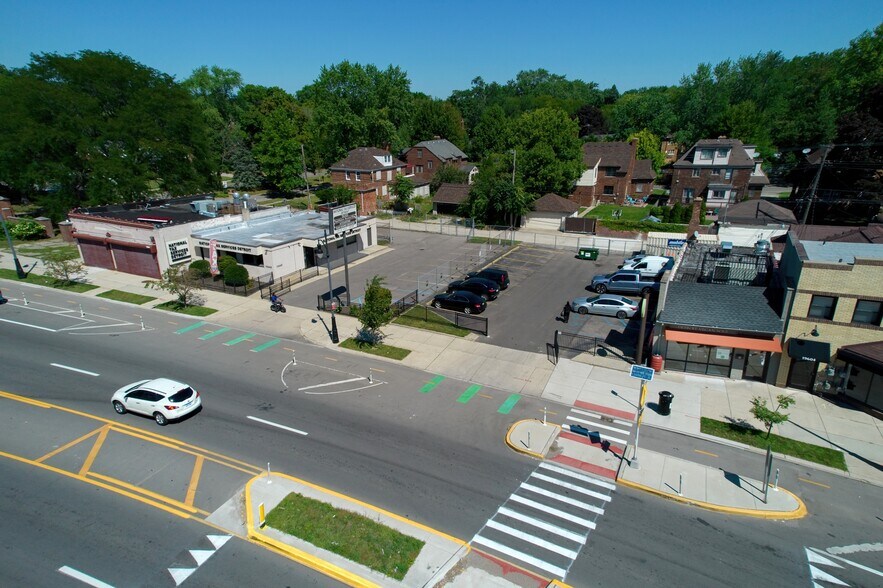 More Photos Of 19614 Grand River Ave, Detroit Storefront For Sale