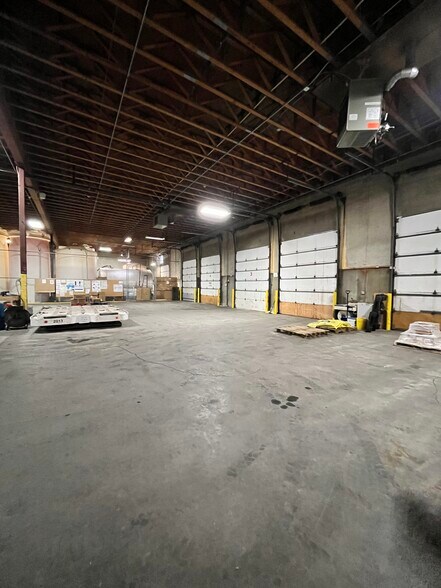 More Photos Of 4025 W 50th Ave, Anchorage Warehouse For Sale