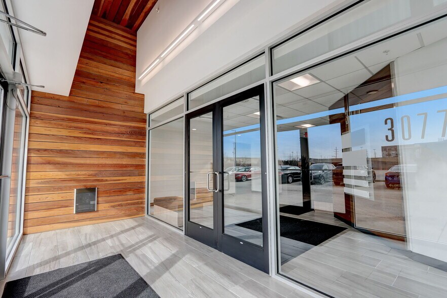 More Photos Of 3077 N Mayfair Rd, Wauwatosa Medical For Lease