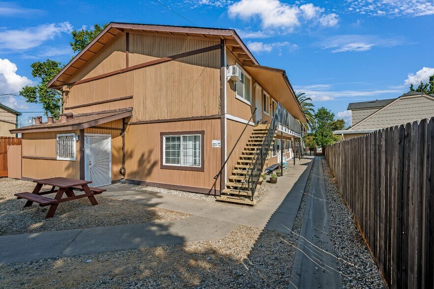 More Photos Of 2944 Del Paso Blvd, Sacramento Apartments For Sale