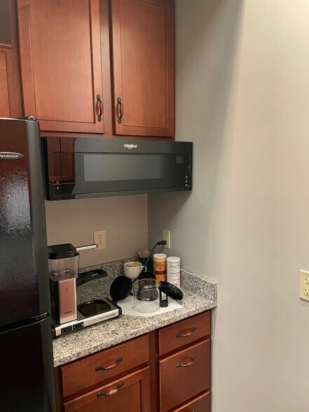 More Photos Of 3745 Medina Rd, Medina Office For Lease