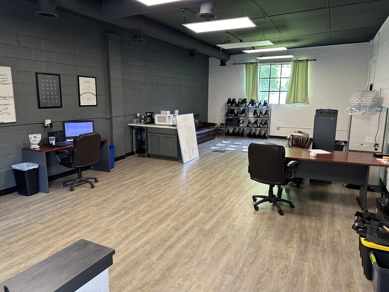 More Photos Of 815 Wildt St, Ann Arbor Warehouse For Lease