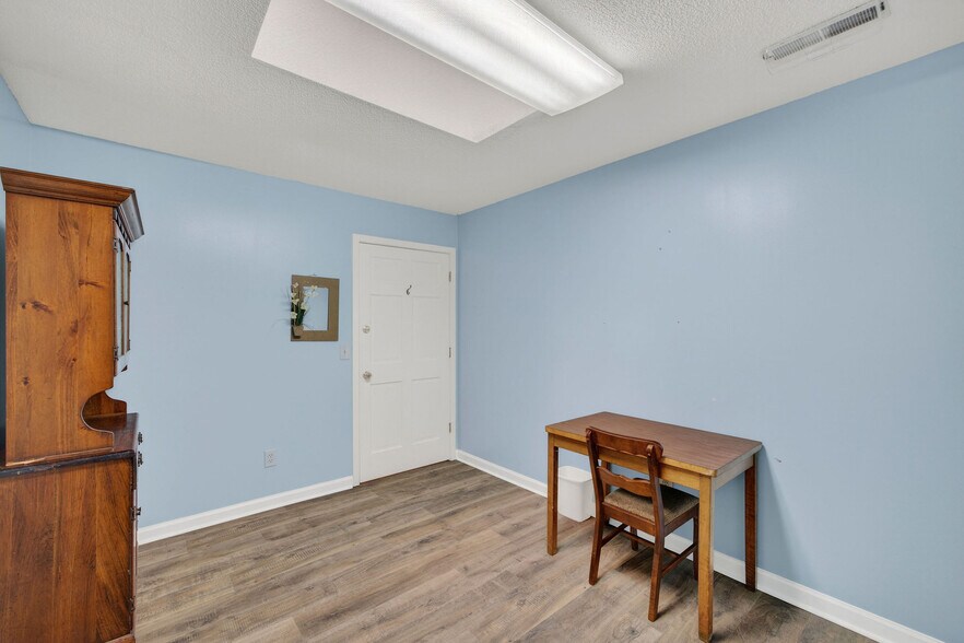 More Photos Of 104-H N Kerr Ave, Wilmington Office For Sale