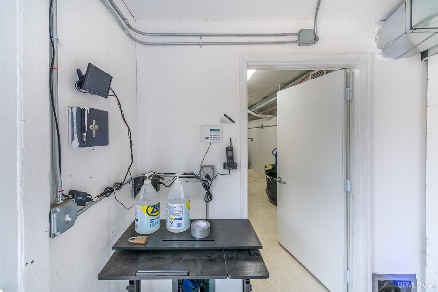 More Photos Of 154 Evergreen St, Republic Storefront For Sale