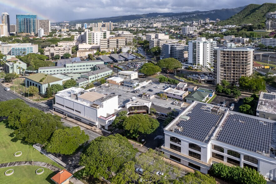 More Photos Of 702 S Beretania St, Honolulu Freestanding For Lease