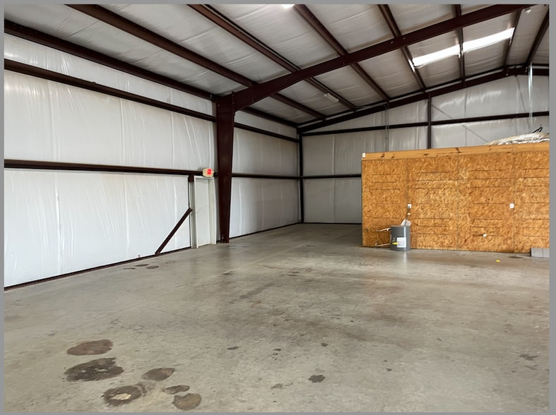 More Photos Of 1472-1482 Champion Rd, Terrell Warehouse For Lease