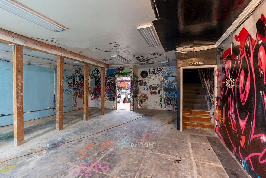 More Photos Of 213-215 N Coast Hwy 101, Oceanside Storefront Retail Office For Sale