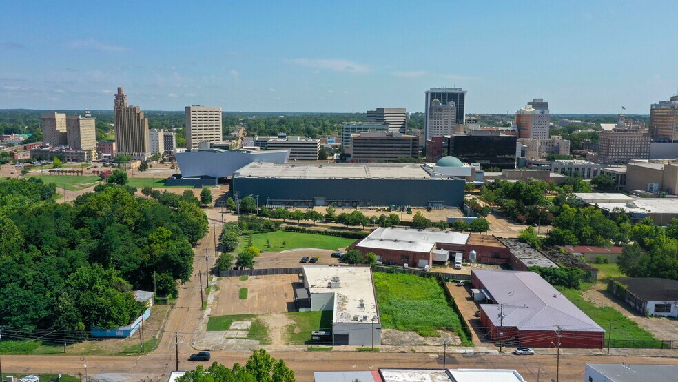 More Photos Of 110 E South St, Jackson Bar For Sale