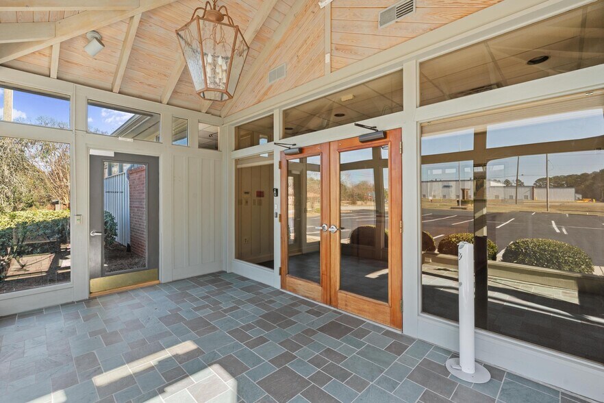 More Photos Of 1016 Everee Inn Rd, Griffin Business Park For Sale