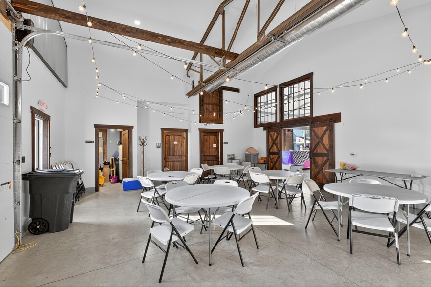 More Photos Of 51 N Main St, Manheim General Retail For Sale