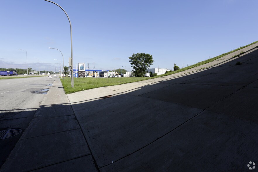 More Photos Of 3145 Boul Pitfield, Saint-Laurent Land For Sale