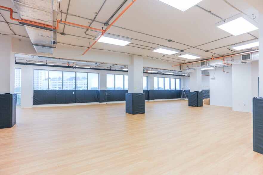 More Photos Of 1720 Harrison St, Hollywood Office Residential For Sale