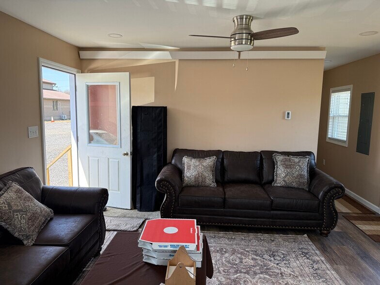 More Photos Of 4881 Pittsburgh Rd, Harrisville Light Distribution For Sale