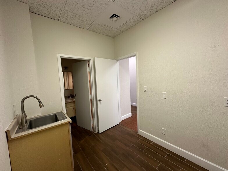 More Photos Of 1280 Hawkins Blvd, El Paso Office For Lease