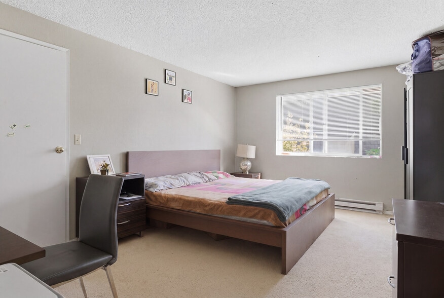 More Photos Of 14506 NE 6th Pl, Bellevue Apartments For Sale
