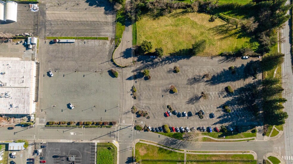 More Photos Of Northpoint Pky, Santa Rosa Land For Lease