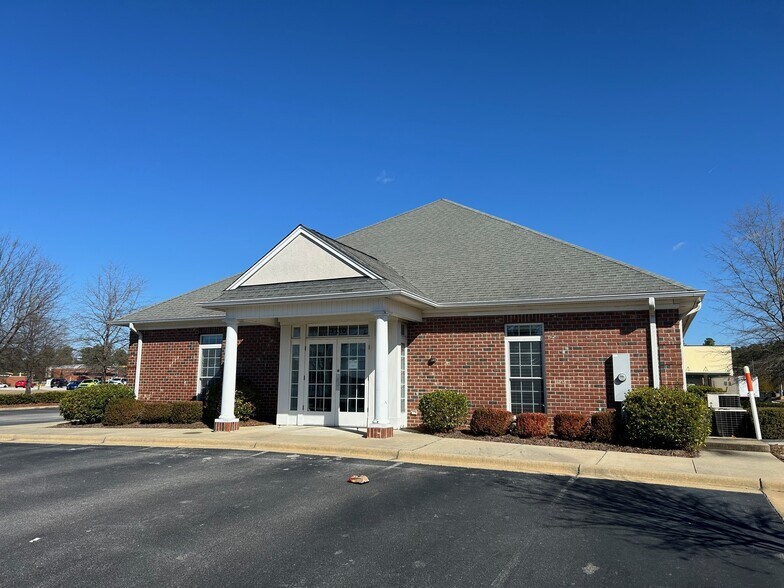 More Photos Of 3210 Ray Rd, Spring Lake Bank For Lease