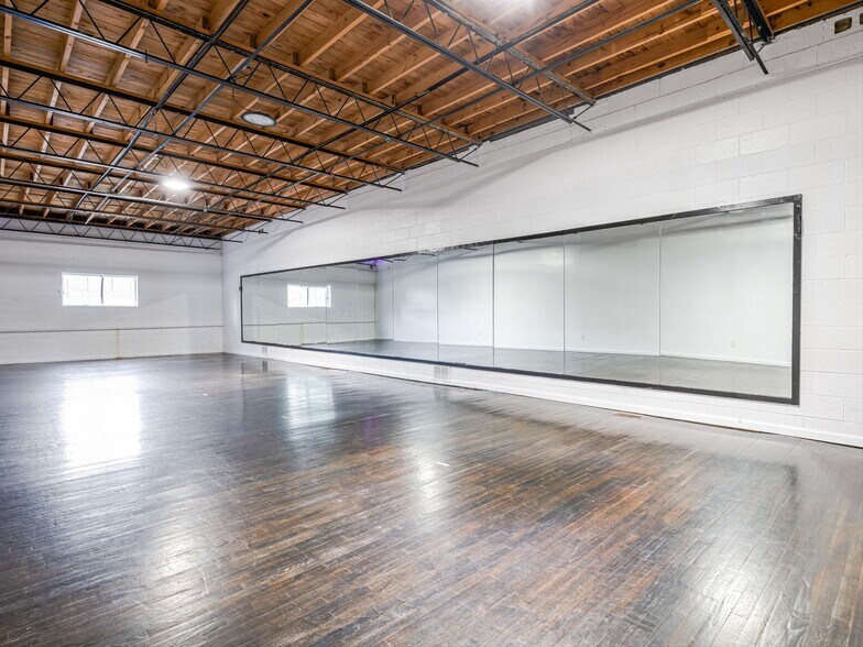 More Photos Of 105 W Henderson St, Marion General Retail For Sale