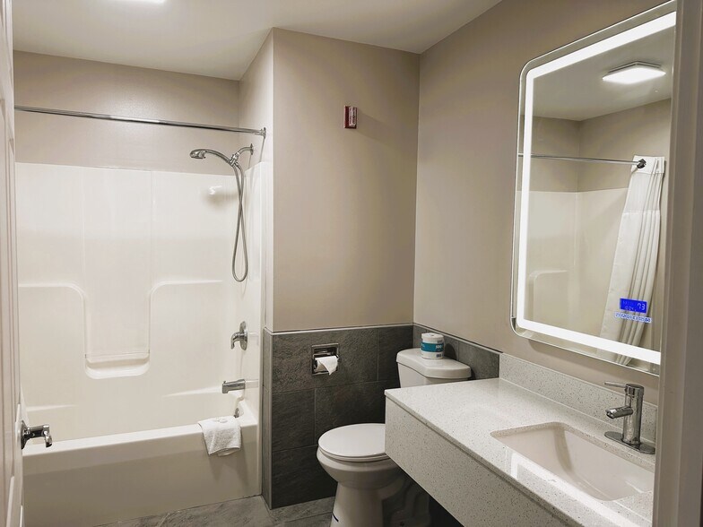 More Photos Of 2439 Old Philadelphia Pike, Lancaster Hotel For Sale