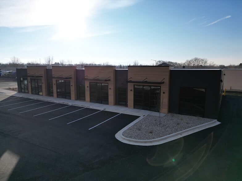 More Photos Of 1075 N Main St, Springville Storefront For Lease