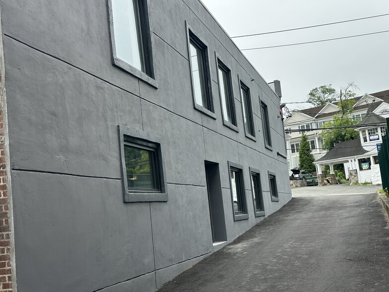 More Photos Of 169 W Putnam Ave, Greenwich Freestanding For Lease