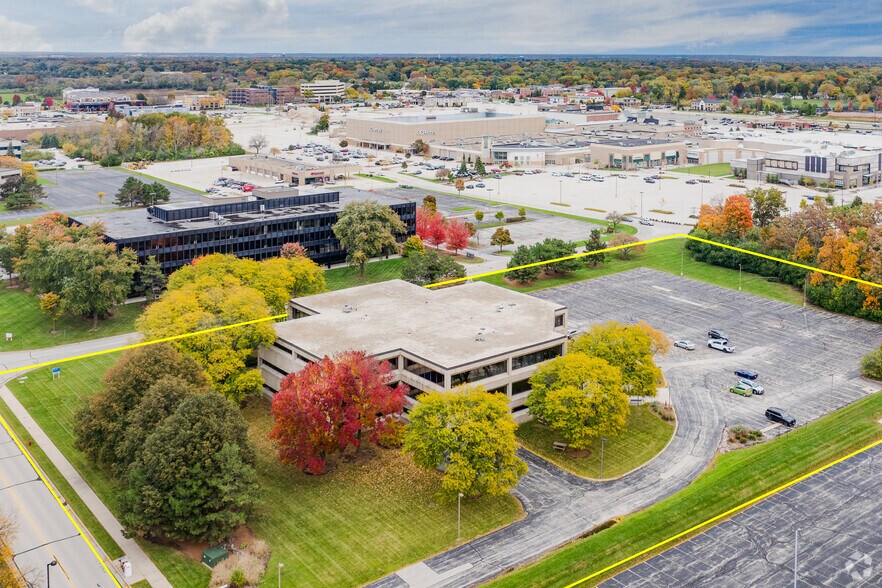 More Photos Of 250 S Executive Dr, Brookfield Office For Lease