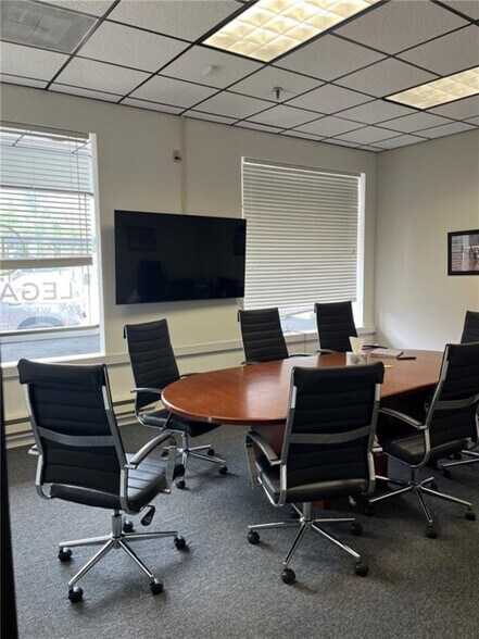 More Photos Of 706 Felix St, Saint Joseph Office For Lease