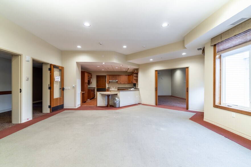 More Photos Of 25 Victory Noll Dr, Huntington Healthcare For Sale