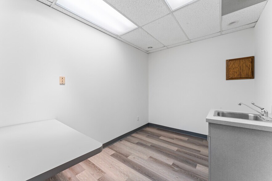 More Photos Of 2460 N Ponderosa Dr, Camarillo Medical For Sale