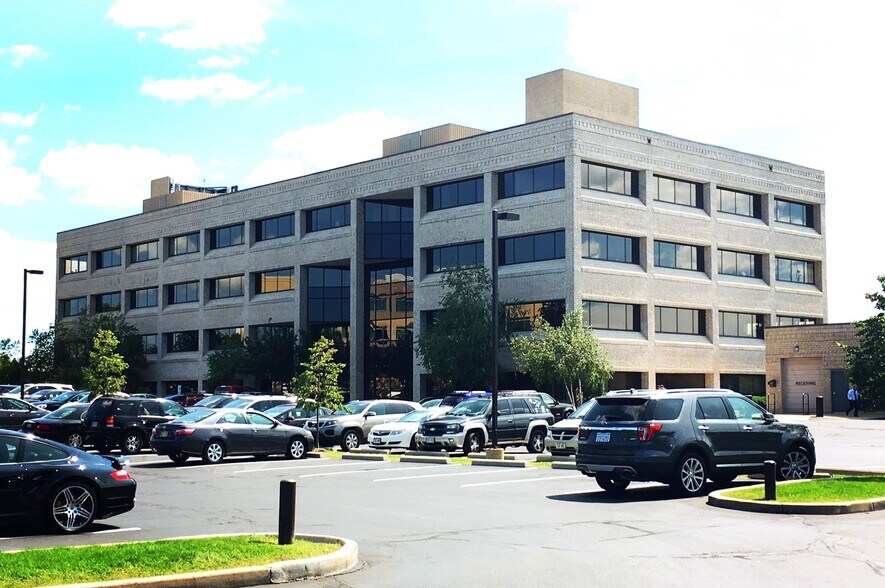 More Photos Of N14W23833 Stone Ridge Dr, Waukesha Office For Lease