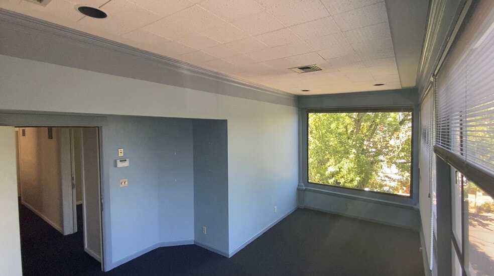 More Photos Of 2386 NW Hoyt St, Portland Loft Creative Space For Lease